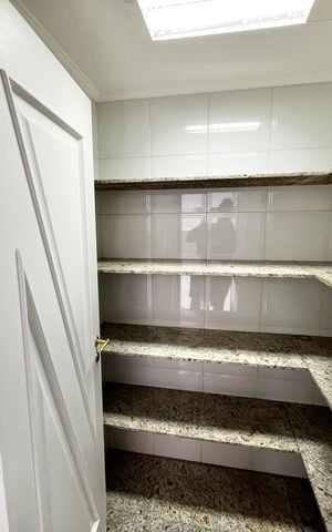 Casa à venda com 465m², 4 quartos e 7 vagas Casa à venda com 465m², 4 quartos e 7 vagasDispensa