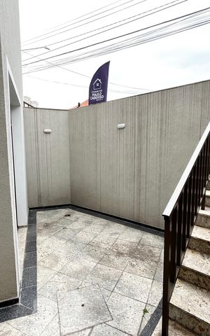 Casa à venda com 465m², 4 quartos e 7 vagas Casa à venda com 465m², 4 quartos e 7 vagasÁrea externa