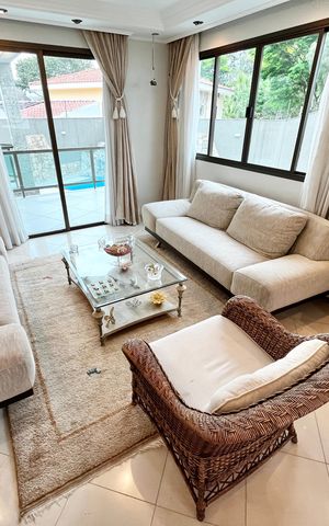 Casa à venda com 465m², 4 quartos e 7 vagas Casa à venda com 465m², 4 quartos e 7 vagasSala
