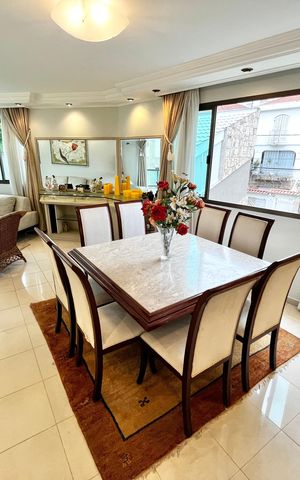 Casa à venda com 465m², 4 quartos e 7 vagas Casa à venda com 465m², 4 quartos e 7 vagasSala