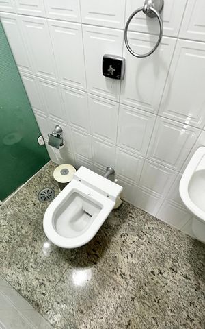 Casa à venda com 465m², 4 quartos e 7 vagas Casa à venda com 465m², 4 quartos e 7 vagasBanheiro de serviço