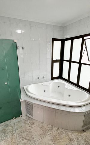 Casa à venda com 465m², 4 quartos e 7 vagas Casa à venda com 465m², 4 quartos e 7 vagasBanheiro da Suíte 3