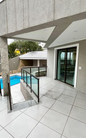 Casa à venda com 465m², 4 quartos e 7 vagas Casa à venda com 465m², 4 quartos e 7 vagasÁrea externa