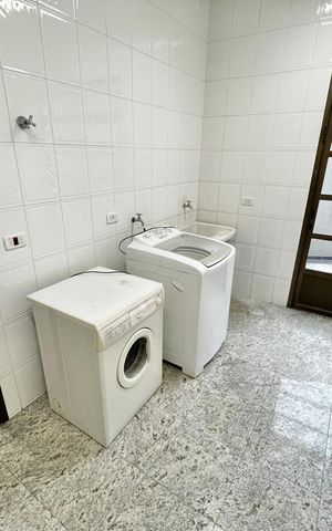 Casa à venda com 465m², 4 quartos e 7 vagas Casa à venda com 465m², 4 quartos e 7 vagasÁrea de Serviço