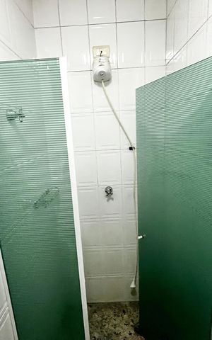 Casa à venda com 465m², 4 quartos e 7 vagas Casa à venda com 465m², 4 quartos e 7 vagasBanheiro de serviço