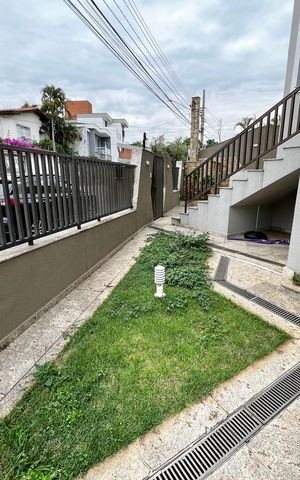 Casa à venda com 465m², 4 quartos e 7 vagas Casa à venda com 465m², 4 quartos e 7 vagasJardim