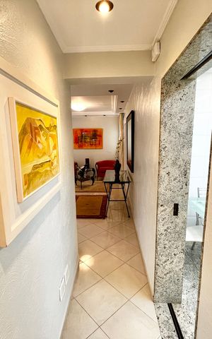 Casa à venda com 465m², 4 quartos e 7 vagas Casa à venda com 465m², 4 quartos e 7 vagasCorredor