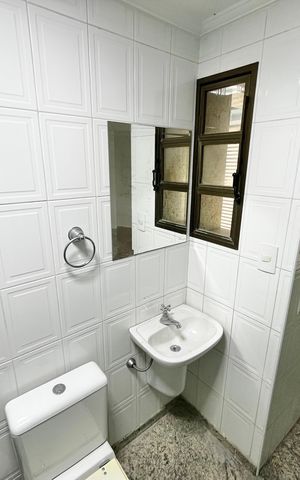Casa à venda com 465m², 4 quartos e 7 vagas Casa à venda com 465m², 4 quartos e 7 vagasSaúna Banheiro