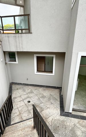 Casa à venda com 465m², 4 quartos e 7 vagas Casa à venda com 465m², 4 quartos e 7 vagasÁrea externa