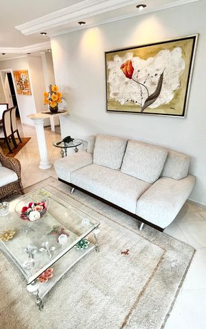 Casa à venda com 465m², 4 quartos e 7 vagas Casa à venda com 465m², 4 quartos e 7 vagasSala