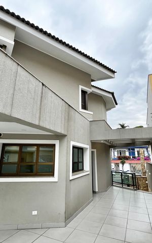 Casa à venda com 465m², 4 quartos e 7 vagas Casa à venda com 465m², 4 quartos e 7 vagasÁrea externa