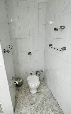 Casa à venda com 465m², 4 quartos e 7 vagas Casa à venda com 465m², 4 quartos e 7 vagasBanheiro da Suíte 3