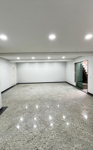 Casa à venda com 465m², 4 quartos e 7 vagas Casa à venda com 465m², 4 quartos e 7 vagasGaragem / Salão de Festa