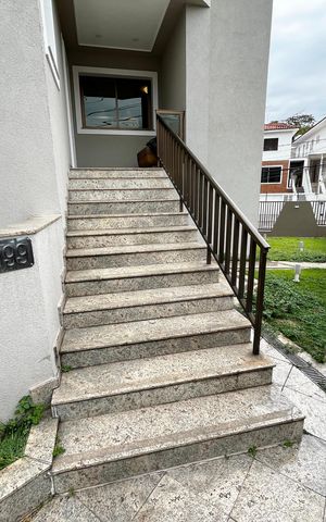 Casa à venda com 465m², 4 quartos e 7 vagas Casa à venda com 465m², 4 quartos e 7 vagasEntrada