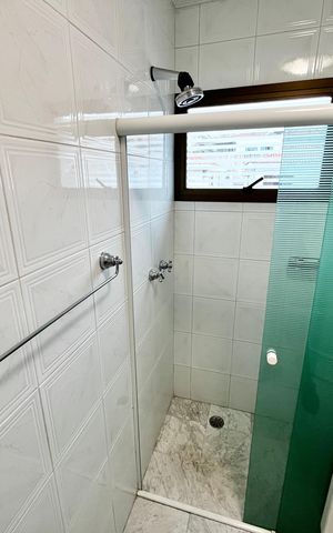 Casa à venda com 465m², 4 quartos e 7 vagas Casa à venda com 465m², 4 quartos e 7 vagasBanheiro da Suíte