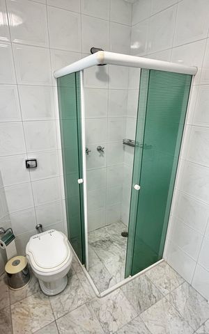 Casa à venda com 465m², 4 quartos e 7 vagas Casa à venda com 465m², 4 quartos e 7 vagasBanheiro da Suíte 2