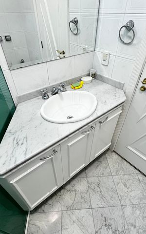 Casa à venda com 465m², 4 quartos e 7 vagas Casa à venda com 465m², 4 quartos e 7 vagasBanheiro da Suíte