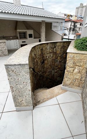 Casa à venda com 465m², 4 quartos e 7 vagas Casa à venda com 465m², 4 quartos e 7 vagasEscada