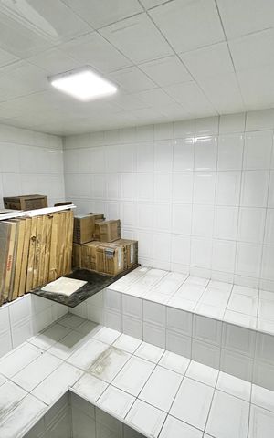 Casa à venda com 465m², 4 quartos e 7 vagas Casa à venda com 465m², 4 quartos e 7 vagasSaúna