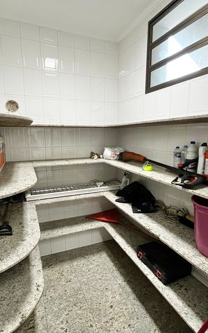 Casa à venda com 465m², 4 quartos e 7 vagas Casa à venda com 465m², 4 quartos e 7 vagasDespensa da Àrea de Serviço
