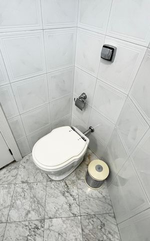 Casa à venda com 465m², 4 quartos e 7 vagas Casa à venda com 465m², 4 quartos e 7 vagasBanheiro da Suíte
