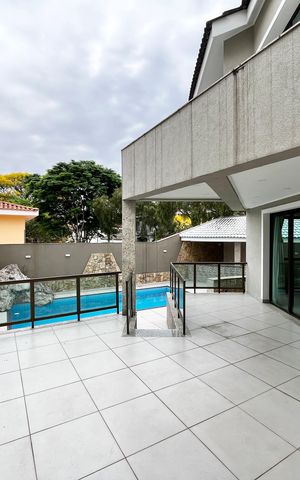 Casa à venda com 465m², 4 quartos e 7 vagas Casa à venda com 465m², 4 quartos e 7 vagasÁrea externa
