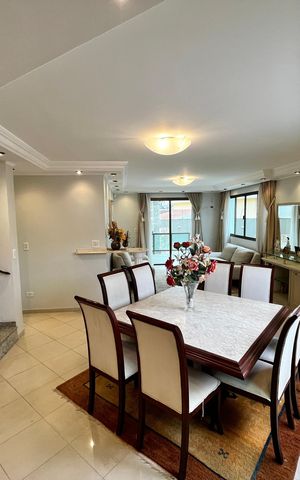 Casa à venda com 465m², 4 quartos e 7 vagas Casa à venda com 465m², 4 quartos e 7 vagasSala