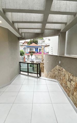 Casa à venda com 465m², 4 quartos e 7 vagas Casa à venda com 465m², 4 quartos e 7 vagasÁrea externa
