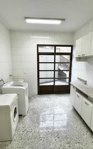 Casa à venda com 465m², 4 quartos e 7 vagas Casa à venda com 465m², 4 quartos e 7 vagasÁrea de Serviço