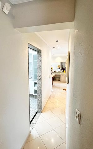 Casa à venda com 465m², 4 quartos e 7 vagas Casa à venda com 465m², 4 quartos e 7 vagasCorredor