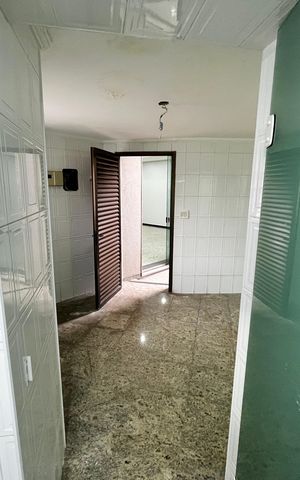 Casa à venda com 465m², 4 quartos e 7 vagas Casa à venda com 465m², 4 quartos e 7 vagasSaúna Banheiro