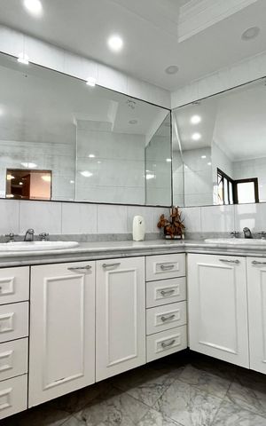 Casa à venda com 465m², 4 quartos e 7 vagas Casa à venda com 465m², 4 quartos e 7 vagasBanheiro da Suíte 3