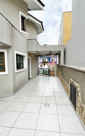 Casa à venda com 465m², 4 quartos e 7 vagas Casa à venda com 465m², 4 quartos e 7 vagasÁrea externa