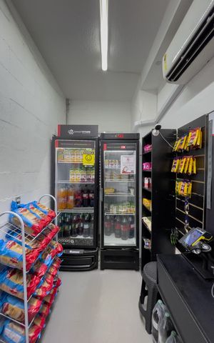 Casa de condomínio à venda com 37m², 2 quartos e sem vaga Casa de condomínio à venda com 37m², 2 quartos e sem vagaÁrea Comum - Mini Mercado