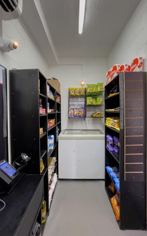 Casa de condomínio à venda com 37m², 2 quartos e sem vaga Casa de condomínio à venda com 37m², 2 quartos e sem vagaÁrea Comum - Mini Mercado