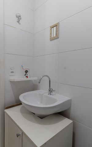 Casa de condomínio à venda com 37m², 2 quartos e sem vaga Casa de condomínio à venda com 37m², 2 quartos e sem vagaBanheiro