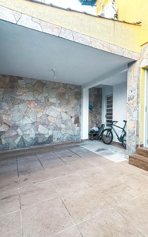 Casa à venda com 98m², 2 quartos e 1 vaga