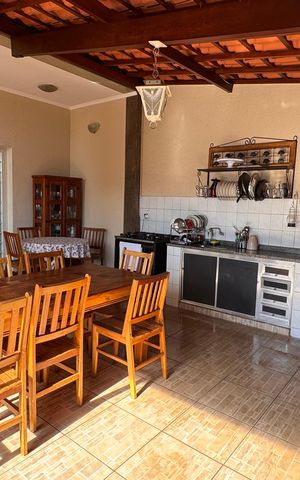 Casa à venda com 320m², 5 quartos e 3 vagas Casa à venda com 320m², 5 quartos e 3 vagasChurrasqueira
