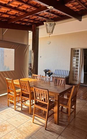 Casa à venda com 320m², 5 quartos e 3 vagas Casa à venda com 320m², 5 quartos e 3 vagasChurrasqueira