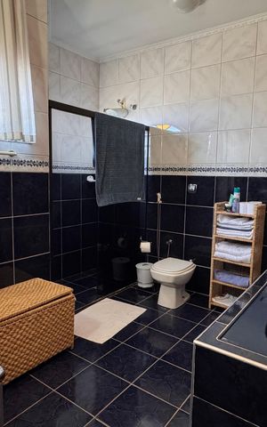 Casa à venda com 320m², 5 quartos e 3 vagas Casa à venda com 320m², 5 quartos e 3 vagasBanheiro da Suíte