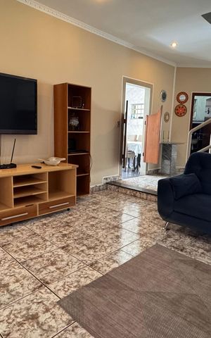 Casa à venda com 320m², 5 quartos e 3 vagas Casa à venda com 320m², 5 quartos e 3 vagasSala de TV