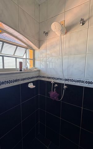 Casa à venda com 320m², 5 quartos e 3 vagas Casa à venda com 320m², 5 quartos e 3 vagasBanheiro