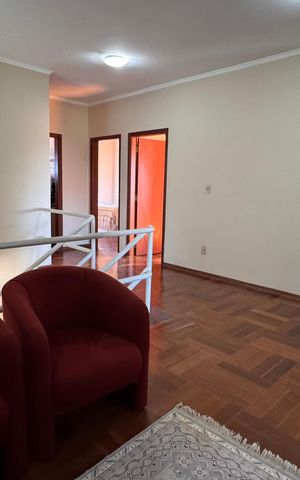 Casa à venda com 320m², 5 quartos e 3 vagas Casa à venda com 320m², 5 quartos e 3 vagasCorredor