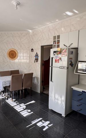 Casa à venda com 320m², 5 quartos e 3 vagas Casa à venda com 320m², 5 quartos e 3 vagasCozinha