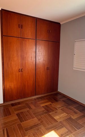 Casa à venda com 320m², 5 quartos e 3 vagas Casa à venda com 320m², 5 quartos e 3 vagasQuarto 2