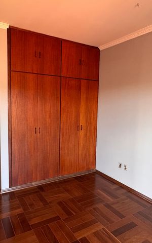 Casa à venda com 320m², 5 quartos e 3 vagas Casa à venda com 320m², 5 quartos e 3 vagasQuarto 4