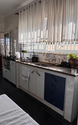 Casa à venda com 320m², 5 quartos e 3 vagas Casa à venda com 320m², 5 quartos e 3 vagasCozinha