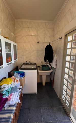 Casa à venda com 320m², 5 quartos e 3 vagas Casa à venda com 320m², 5 quartos e 3 vagasÁrea de Serviço