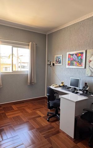Casa à venda com 320m², 5 quartos e 3 vagas Casa à venda com 320m², 5 quartos e 3 vagasQuarto 1