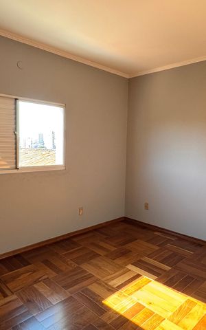 Casa à venda com 320m², 5 quartos e 3 vagas Casa à venda com 320m², 5 quartos e 3 vagasQuarto 2